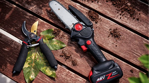 Hand Tools vs Power Tools for Gardening