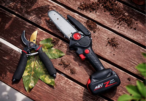 Hand Tools vs Power Tools for Gardening