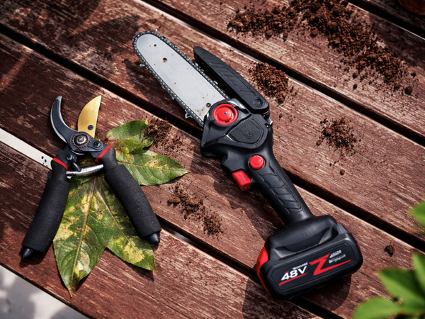 Hand Tools vs Power Tools for Gardening